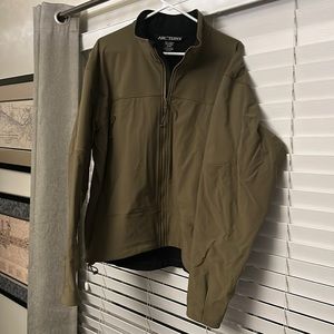 Arc’teryx  Leaf Made in Canada